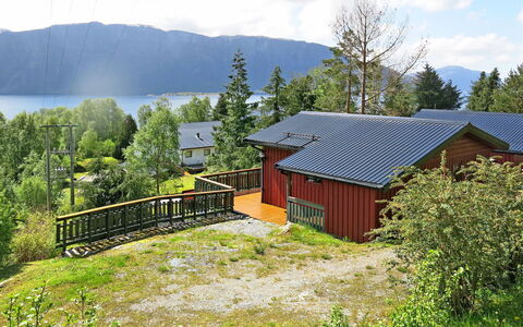 Fjordperlen: Cloud, Sky, Plant, Mountain, Ecoregion, Water, Tree, Natural Landscape, Highland, Land Lot