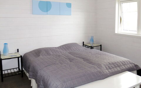 Naustet: Property, Building, Comfort, Green, Blue, Window, Azure, Wood, Interior Design, Textile