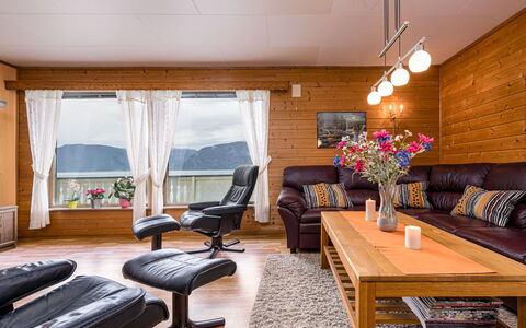 Hovsfjellet: Furniture, Interior Design, Couch, Flooring, Wood, Living Room, Floor, Ceiling, Wood Flooring, Table
