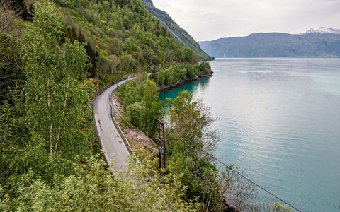 Hovsfjellet: Water, Mountainous Landforms, Body Of Water, Water Resources, Mountain, Natural Landscape, Highland, Watercourse, Hill, Bank