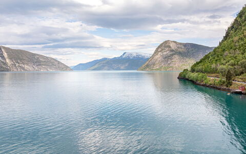 Hovsfjellet: Blue, Water, Water Resources, Mountainous Landforms, Mountain, Body Of Water, Natural Landscape, Watercourse, Highland, Coastal And Oceanic Landforms