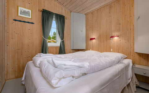 Synnøve: Building, Property, Furniture, Comfort, Wood, Textile, Bed Frame, Shade, House, Interior Design