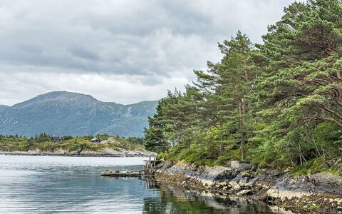 Svanöy: Water, Water Resources, Body Of Water, Cloud, Natural Landscape, Watercourse, Bank, Coastal And Oceanic Landforms, Mountain, Highland