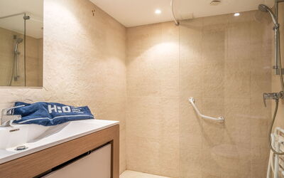 Accommodation:&nbsp;Victoria Surf 180.11