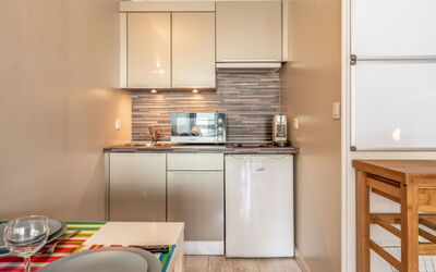 Accommodation:&nbsp;Victoria Surf 180.11