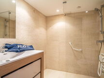 Accommodation:&nbsp;Victoria Surf 180.11