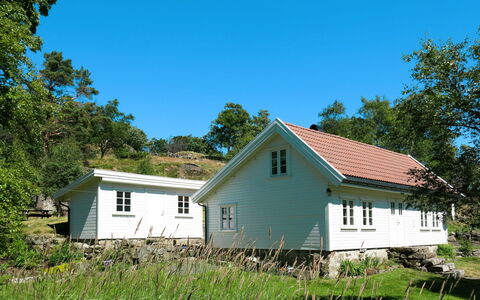 Nedregård: Sky, Plant, Building, Window, Property, Plant Community, House, Land Lot, Natural Landscape, Tree