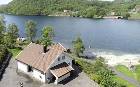 Naudøyna: Water, Water Resources, Plant, Property, Building, Tree, Nature, Sky, Mountain, Highland