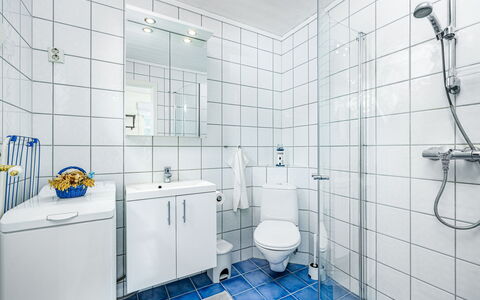 Arnafjord 609: Plumbing Fixture, Flooring, Interior Design, Floor, Bathroom, Plumbing, Tile, Toilet, Ceiling, Sink