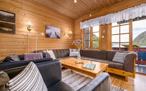 Jambueggi: Wood, Couch, Furniture, Interior Design, Floor, Ceiling, Flooring, Living Room, Wood Flooring, Home