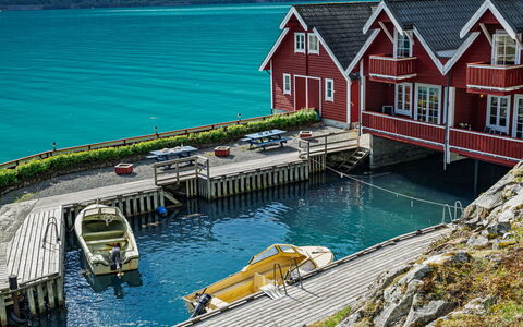 Jambueggi: Water, Body Of Water, Boat, Coastal And Oceanic Landforms, Lake, Dock, Coast, Watercraft, Sound, Tourist Attraction