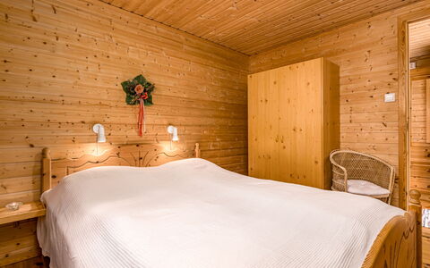 Krokeggi: Wood, Flooring, Floor, Ceiling, Interior Design, Furniture, Bedroom, Bed, Lighting, Light Fixture