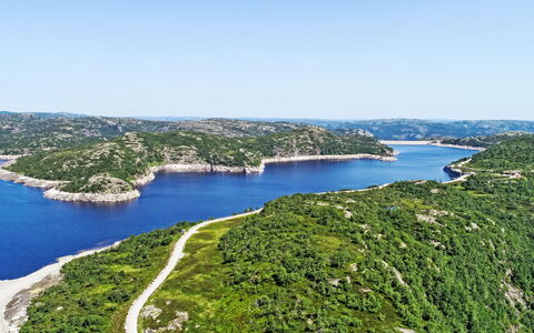 Evabu: Coast, Coastal And Oceanic Landforms, Headland, Terrain, Cove, Promontory, Bay, Sea, Lake