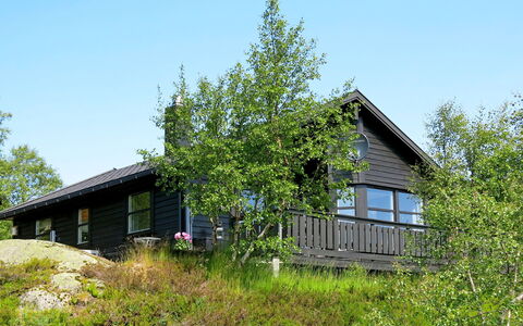 Karlbu: Sky, Plant, Window, Property, Building, House, Tree, Natural Landscape, Land Lot, Grass