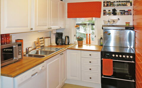 Karlbu: Countertop, Cabinetry, Property, Kitchen Sink, Kitchen, Kitchen Stove, Building, Kitchen Appliance, Drawer, Sink