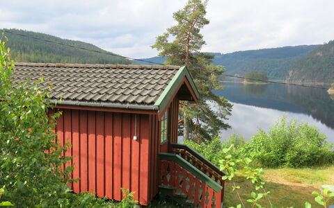 Midtholmen: Water, Cloud, Sky, Plant, Mountain, Building, Natural Landscape, Wood, Tree, Vegetation