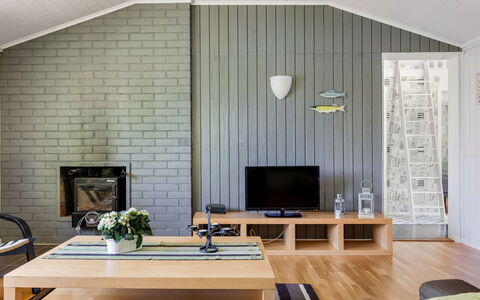 Munkhalla Utsikten: Table, Furniture, Property, Building, Wood, Plant, Couch, Interior Design, Television, Shade