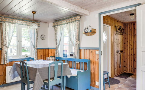 Mjöhult Utsikten: Furniture, Property, Table, Chair, Building, Decoration, Interior Design, Wood, Floor, Window