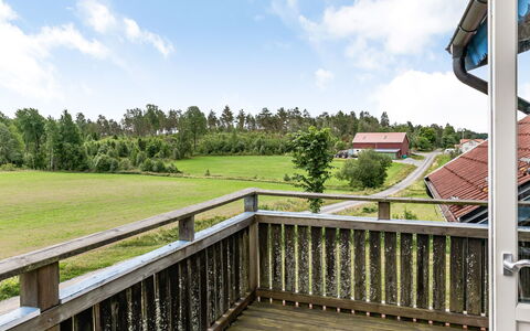 Enerhögen Flädern: Sky, Mountain, Daytime, Building, Plant, Natural Landscape, House, Vegetation, Highland, Tree