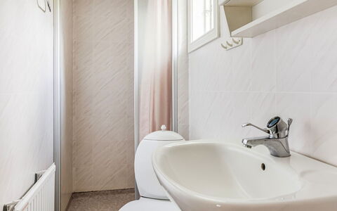 Hökagården: Tap, Plumbing Fixture, Bathroom Sink, Property, Sink, Bathroom, Interior Design, Floor, Flooring