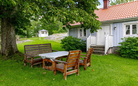 Hökagården: Plant, Building, Window, Property, Tree, Land Lot, Natural Landscape, House, Wood, Outdoor Furniture