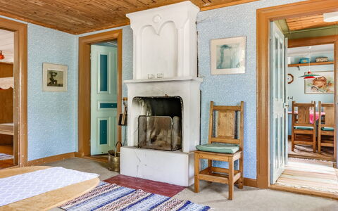 Ebbabolet: Picture Frame, Property, Azure, Wood, Interior Design, Flooring, Architecture, Floor, Living Room, Wall