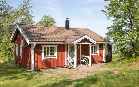 Lunnekullen: Sky, Plant, Building, Cloud, Property, Window, Tree, House, Wood, Land Lot