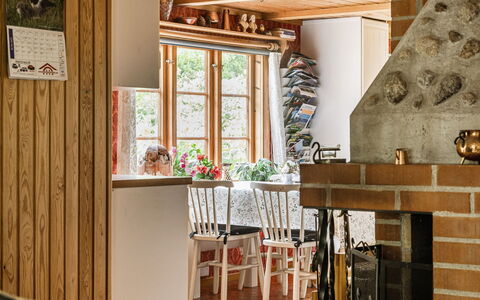 Röshult: Furniture, Property, Window, Building, Wood, Interior Design, Chair, Houseplant, Table, Plant