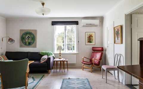 Långban: Table, Furniture, Green, Picture Frame, Chair, Wood, Interior Design, Living Room, Building