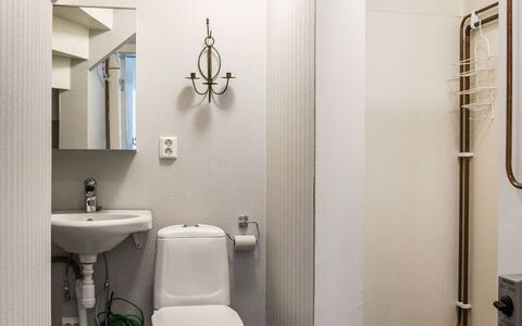 Långban: Mirror, Property, Building, Plumbing Fixture, Interior Design, House, Floor, Flooring, Bathroom, Wall