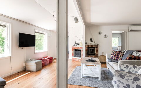 Erikstorp Villan: Picture Frame, Window, Wood, Comfort, Interior Design, Flooring, Floor, Building, House, Hardwood