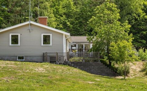 Erikstorp Villan: Plant, Building, Window, House, Wood, Land Lot, Tree, Grass, Natural Landscape, Woody Plant