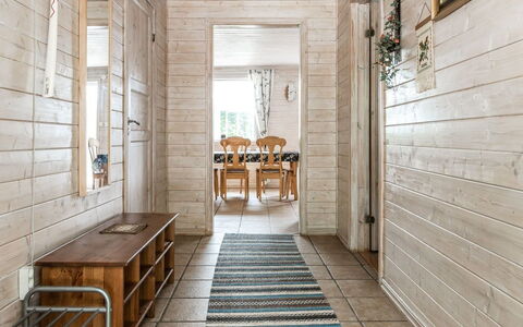 Erikstorp 143: Wood, Interior Design, Flooring, Hall, Floor, Hardwood, Real Estate, Building, Bench