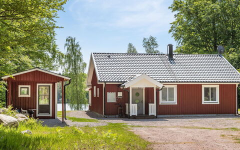 Erikstorp 145: Plant, Sky, Building, Cloud, Window, Tree, House, Wood, Land Lot, Grass