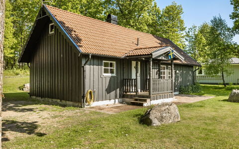 Ängasjö: Plant, Cloud, Sky, Building, Interior Design, Shade, Table, Tree, Condominium, Residential Area