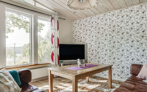 Ängasjö Ekbacken: Furniture, Property, Table, Window, Comfort, Wood, Textile, Interior Design, Lighting, Plant