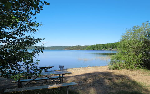 Måbäcken: Water, Sky, Water Resources, Plant, Outdoor Bench, Table, Natural Landscape, Sunlight, Lake, Tree