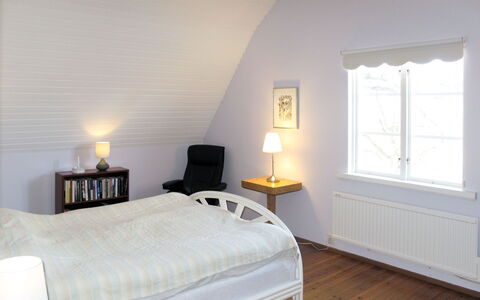 Ilandet: Property, Furniture, Window, Light, Comfort, Wood, Textile, Interior Design