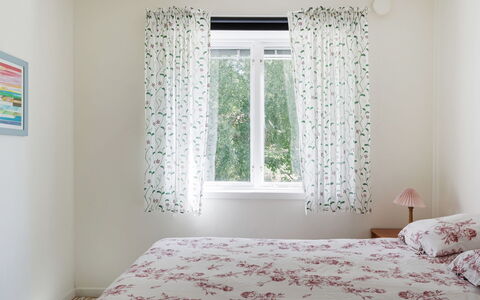 Lindby Pärlan: Property, Furniture, Window, Building, Wood, Shade, Textile, Interior Design, House