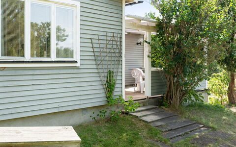 Lindby Pärlan: Plant, Building, Property, Window, Wood, House, Land Lot, Tree, Grass