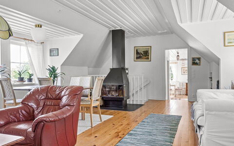 Matvik: Furniture, Property, Building, Comfort, Wood, Interior Design, Architecture, Flooring, Floor
