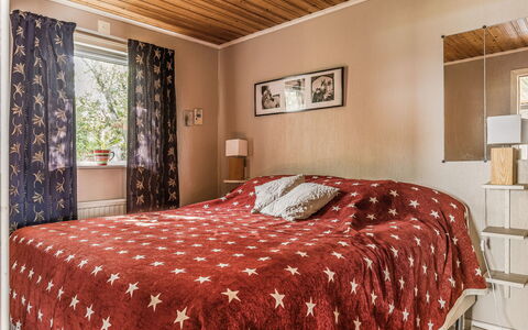 Täppan: Building, Furniture, Property, Comfort, Wood, Textile, Window, House, Interior Design, Bed Skirt