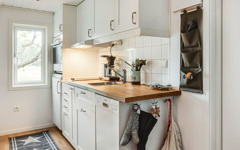 Ringsegård Höjden: Cabinetry, Countertop, Property, Kitchen, Window, Wood, Kitchen Stove, Kitchen Appliance, Sink, Home Appliance