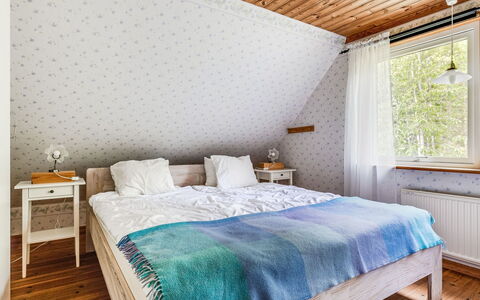 Bofall: Furniture, Property, Comfort, Green, Window, Building, Azure, Wood, Bed Frame, Textile