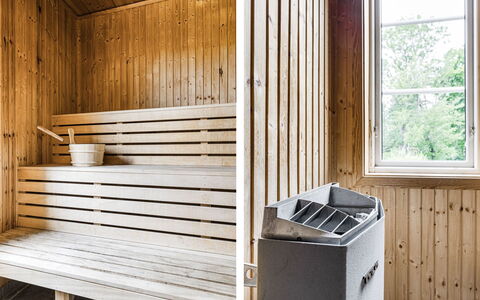 Klinten Totebo: Window, Wood, Rectangle, Interior Design, Flooring, Floor, Wood Stain, Hardwood, Building, Gas