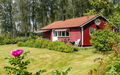 Gapern: Plant, Building, Property, Flower, Window, Natural Landscape, Tree, House, Land Lot, Grass