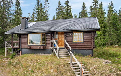 Korpstigen Älgen: Plant, Sky, Cloud, Window, Tree, Building, Wood, House, Natural Landscape, Land Lot