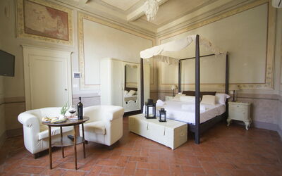 Passion Suite Baldacchino: Room, Property, Interior Design, Furniture, Building, Living Room, Floor, House, Ceiling, Loft