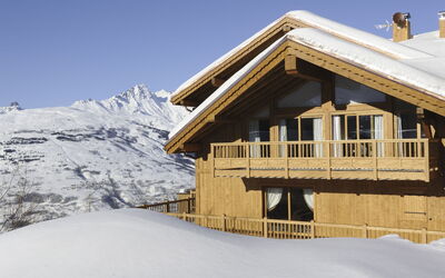 L'Orée des Neiges 649.1: Sky, Building, Window, Snow, Slope, House, Mountain, Wood, Freezing, Tree