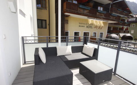Bad Hofgastein 570: Property, Building, Room, House, Apartment, Real Estate, Furniture, Interior Design, Architecture, Balcony